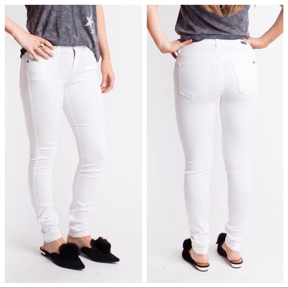 ⭐️LAST PAIR⭐️ Sneak Peek White Skinny Jeans